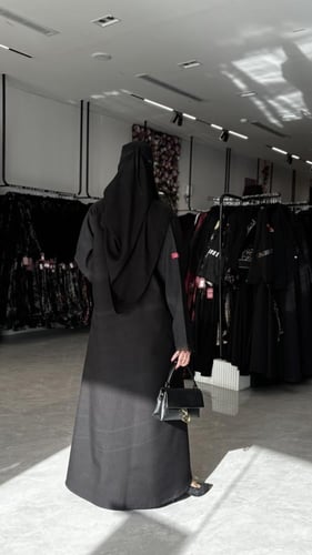 عباية D729-قماش كتان مع جاكار مزين باطراف دانتيل ن...