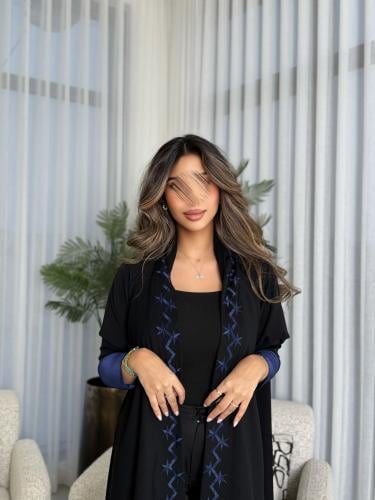 عباية D583 - قماش انترنت مطرزة من الامام - كحلي