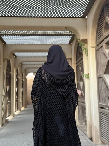 عباية D626 - نصف بشت مخمل منقط مع ملكي