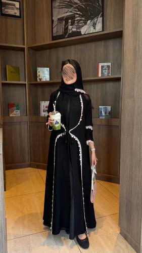 عباية D70002- بقماش كريب ملكي بكلفة مع ربط مميز من الامام - زهري ( العباية تفصيل حسب الطلب ( 2 - 4 يوم ))