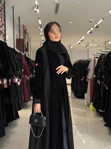 عباية D699- عباية مخمل مع كتان تدخيلات كلفة قصة نص...