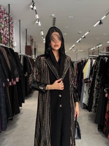 عباية D775 - بليزر بقماش كريب تدخيلات شيفون مع مخم...