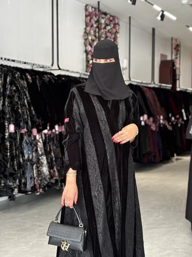 عباية D715-شتويه مخمل بتدخيلات دانتيل نصف كلوش - ا...