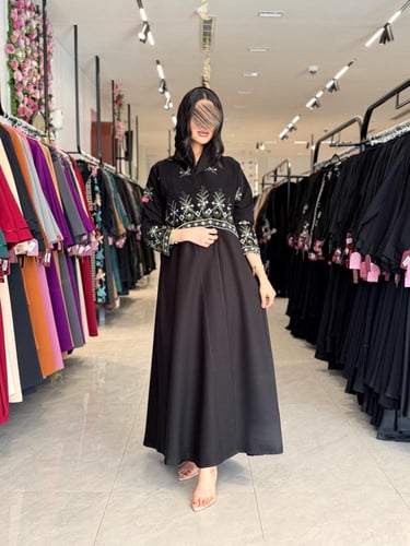 عباية D902 - بقماش ملكي نص كلوش بتطريز - زيتي مع ا...