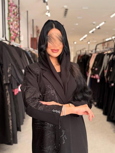 عباية D993 - بليزر بقماش كريب رموش بتطريز كمبيوتر...