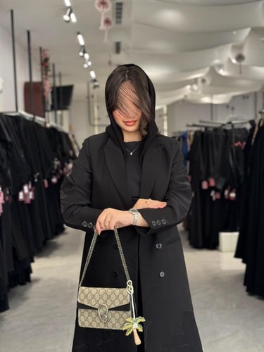 عباية D581 - تطريز اسود