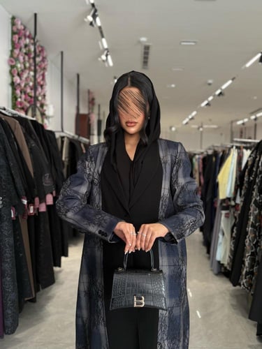 عباية D780 - بليزر مبطن بقماش كريب الابداع مع كارو...