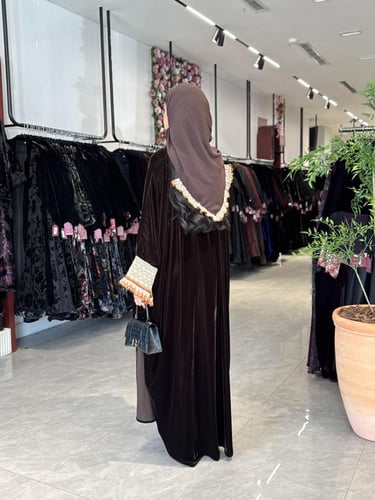 عباية D708-شتويه قماش مخمل ناعم بقصه نصف بشت - بني...