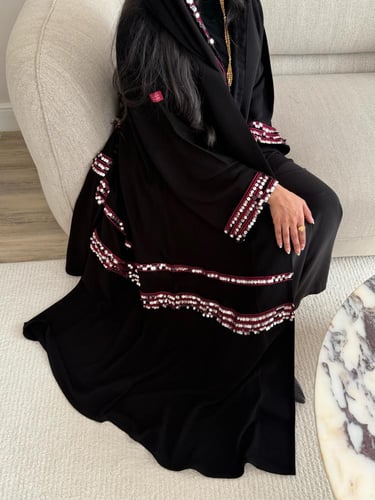 عباية D799 - (كولكشن التاسيس) بقماش ملكي تدخيلات ت...