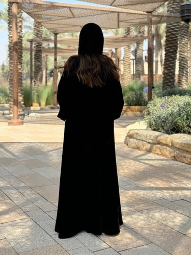 عباية D711-شتويه قماش مخمل اسود دبل كلوش