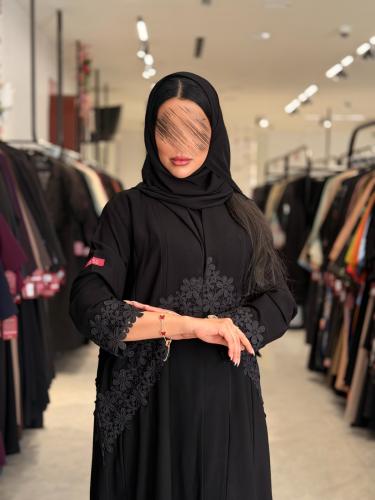 عباية D5106 - بقماش كريب ملكي نص كلوش بكلفة فريدة...