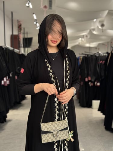 عباية D583 - تطريز بيج كم اسود