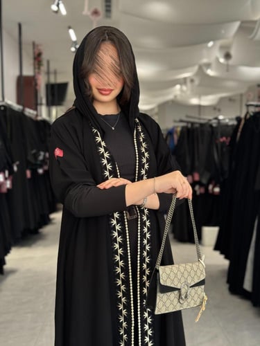 عباية D583 - تطريز بيج كم اسود