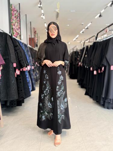 عباية D957 - بقماش سراميك قصة ستريت بشك من الامام...