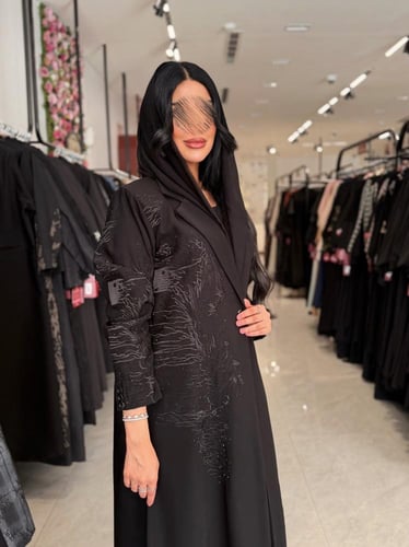 عباية D993 - بليزر بقماش كريب رموش بتطريز كمبيوتر...