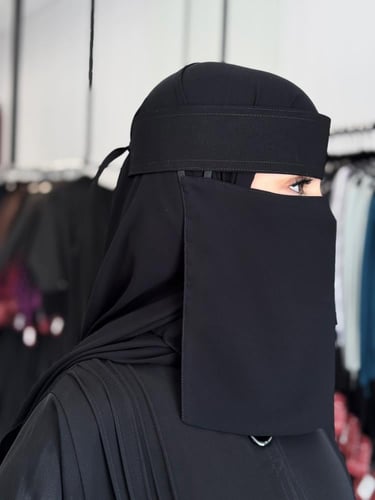 نقاب وسط مقوى خطين