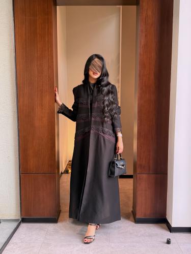 عباية D853 - بقماش كريب روان تدخيلات دانتل - عنابي