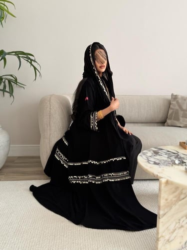 عباية D799 - (كولكشن التاسيس) بقماش ملكي تدخيلات ت...