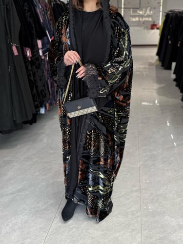 عباية D666 - نصف بشت قماش مخمل بطبعات - ملونة