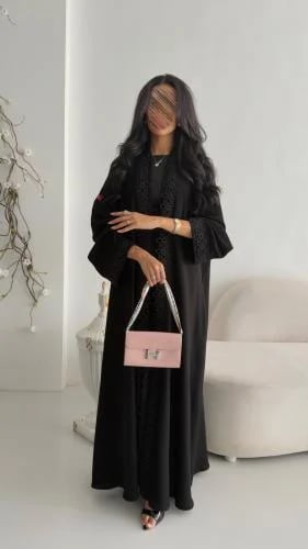 عباية D6020 - بقماش كريب ملكي بجبير بالياقة والاكمام - اسود