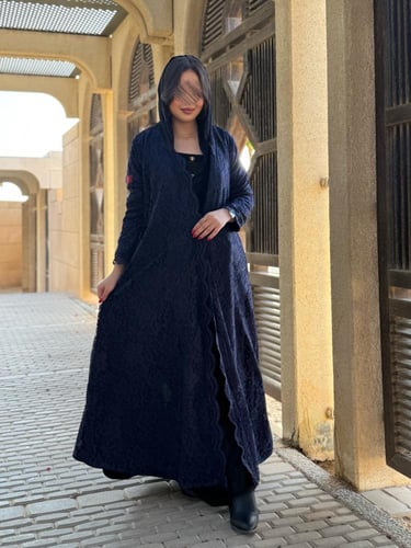 عباية D651 -شتوية قماش مخمل مع دانتل نصف كلوش - كح...