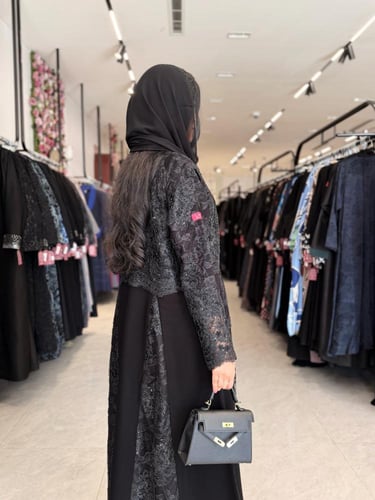 عباية D881 - بقماش سراميك مع دانتل بشك بالصدر وتدخ...