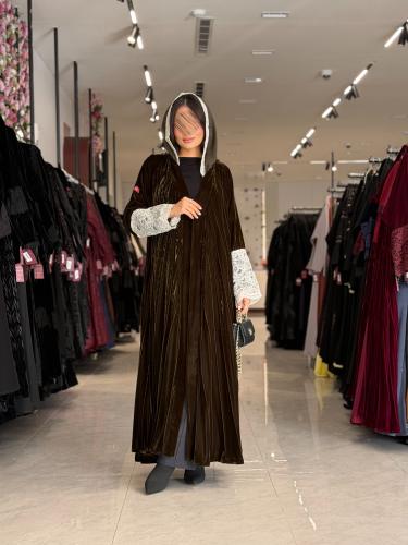 عباية D698 - شتوية مخمل كسرات بأكمام دانتل قصة دبل...