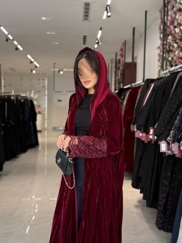 عباية D698 - شتوية مخمل كسرات بأكمام دانتل قصة دبل...