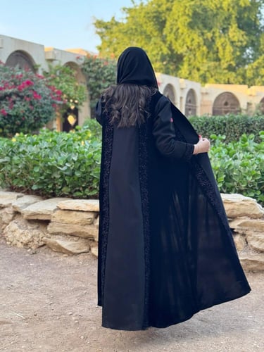 عباية D636 - قماش كتان مع مخمل بكلفة مطرزة تطريز ب...