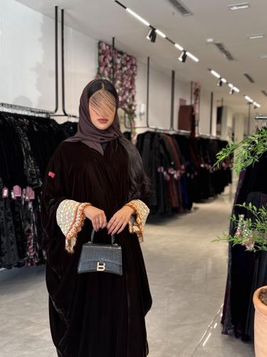 عباية D708-شتويه قماش مخمل ناعم بقصه نصف بشت - بني...