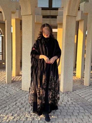 عباية D625 - شتوية قماش مخمل بطبعات ملونة - بيج