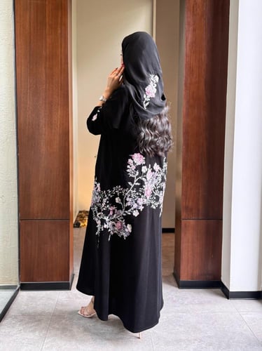 عباية D844 - بقماش سراميك بشك زهري