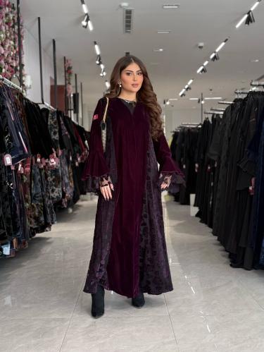 عباية D657 - شتوية قماش مخمل مزينه بأكمام كسرات -...