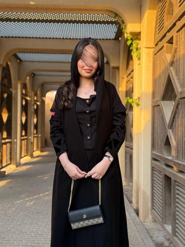 عباية D629 - قماش كتان باكمام تطريز مخمل