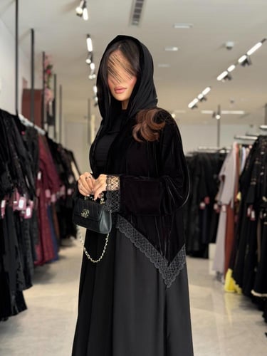 عباية D700 - عباية قماش مخمل مع كتان تدخيلات دانتل...