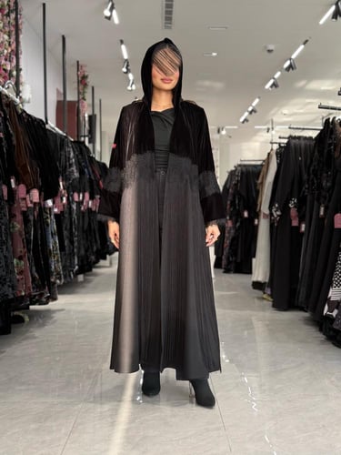 عباية D681 - شتوية قماش مخمل مزينه بهدب - اسود