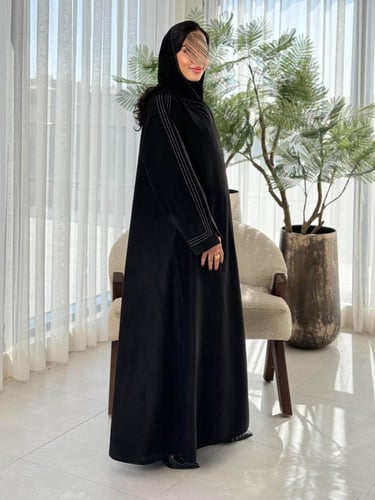 عباية D128 - اسود تحديد ابيض