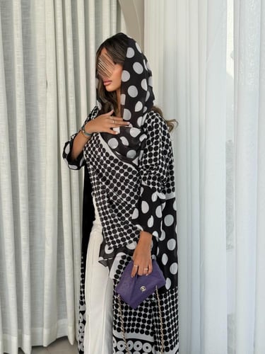 عباية D450 - اسود بأبيض