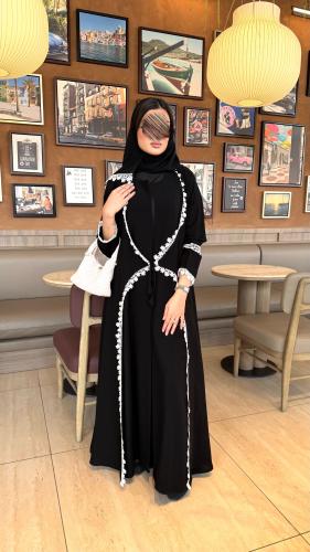 عباية D70002- بقماش كريب ملكي بكلفة مع ربط مميز من الامام - ابيض ( العباية تفصيل حسب الطلب ( 2 - 4 يوم ))