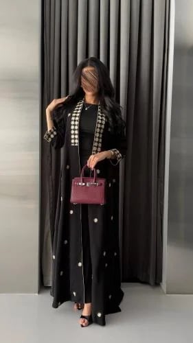 عباية D6029 - بقماش انترنت بتكريز انيق زهور صغيرة - بيج