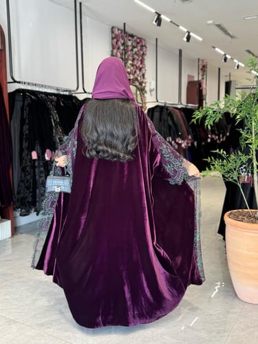 عباية D706- قماش مخمل تدخيلات الدانتيل قصة نصف بشت...