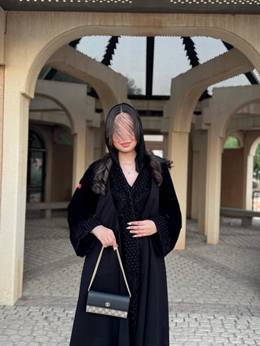 عباية D623 - دبل كلوش كتان مع مخمل مطرز - اسود