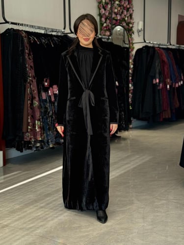 عباية D713-شتويه مخمل بليزر مبطن -اسود