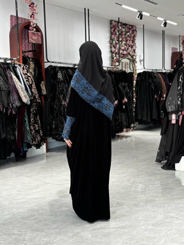 عباية D664-قماش مخمل مزين باكمام دانتيل قصة نص بشت...