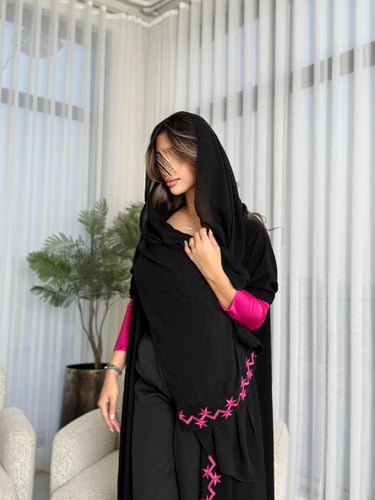 عباية D583 - قماش انترنت مطرزة من الامام - فوشي