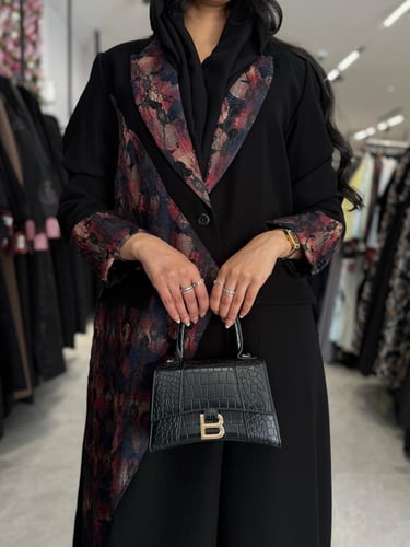 عباية D780- بقماش كريب الابداع مع كاروهات دانتل -...