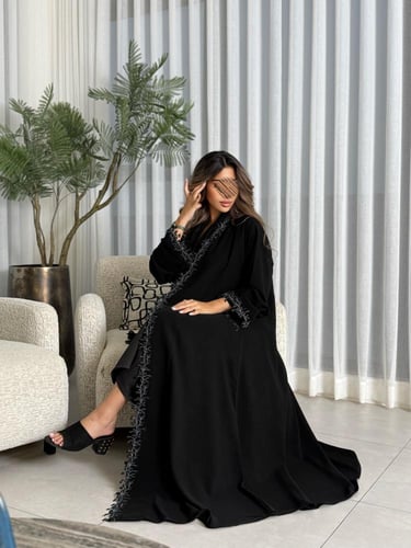 عباية D590 - قماش ملكي كلفة من الامام - اسود