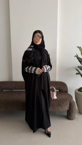 عباية D6043 - بقماش بلاك بيري بكلفة مموج بالكم - ابيض مع كحلي
