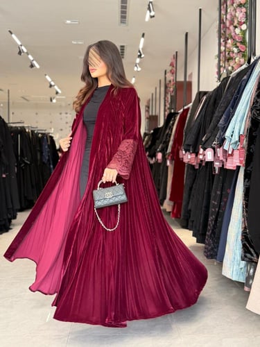 عباية D698 - شتوية مخمل كسرات بأكمام دانتل قصة دبل...