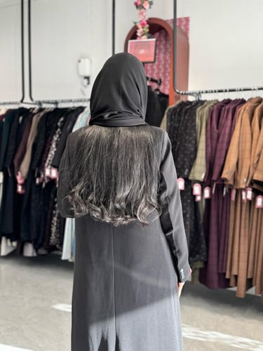 عباية D726 بليزر مبطن قماش كريب اندنوسي لمعه بقصة...